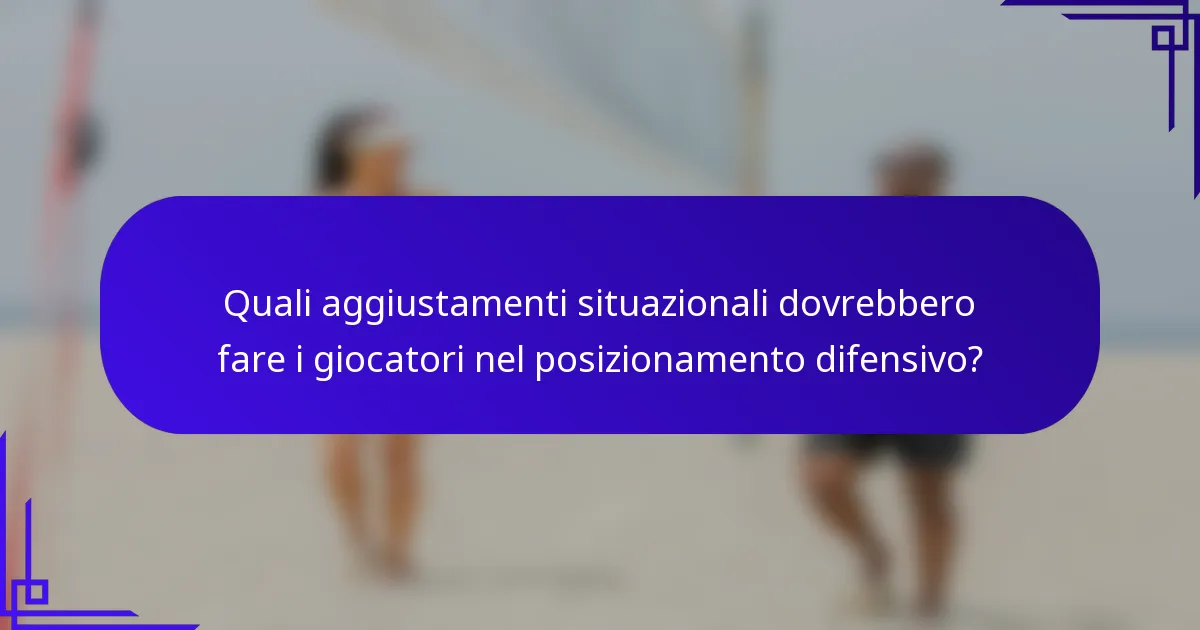 Quali aggiustamenti situazionali dovrebbero fare i giocatori nel posizionamento difensivo?